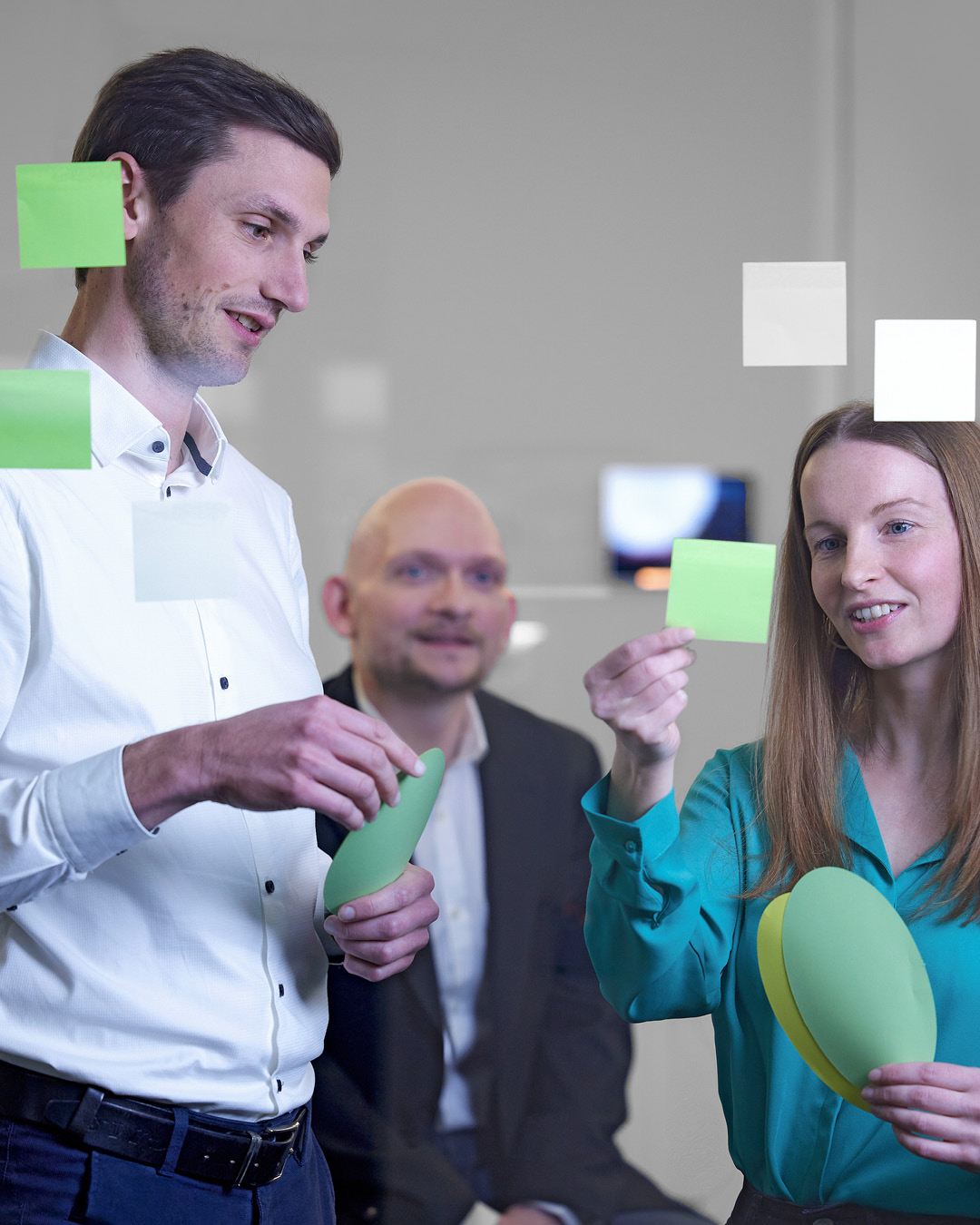 Mitarbeitende INTREAL im Büro
